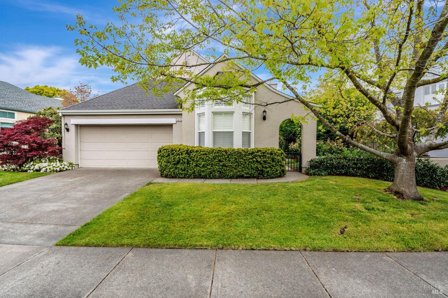 1816 Falcon Ridge Dr