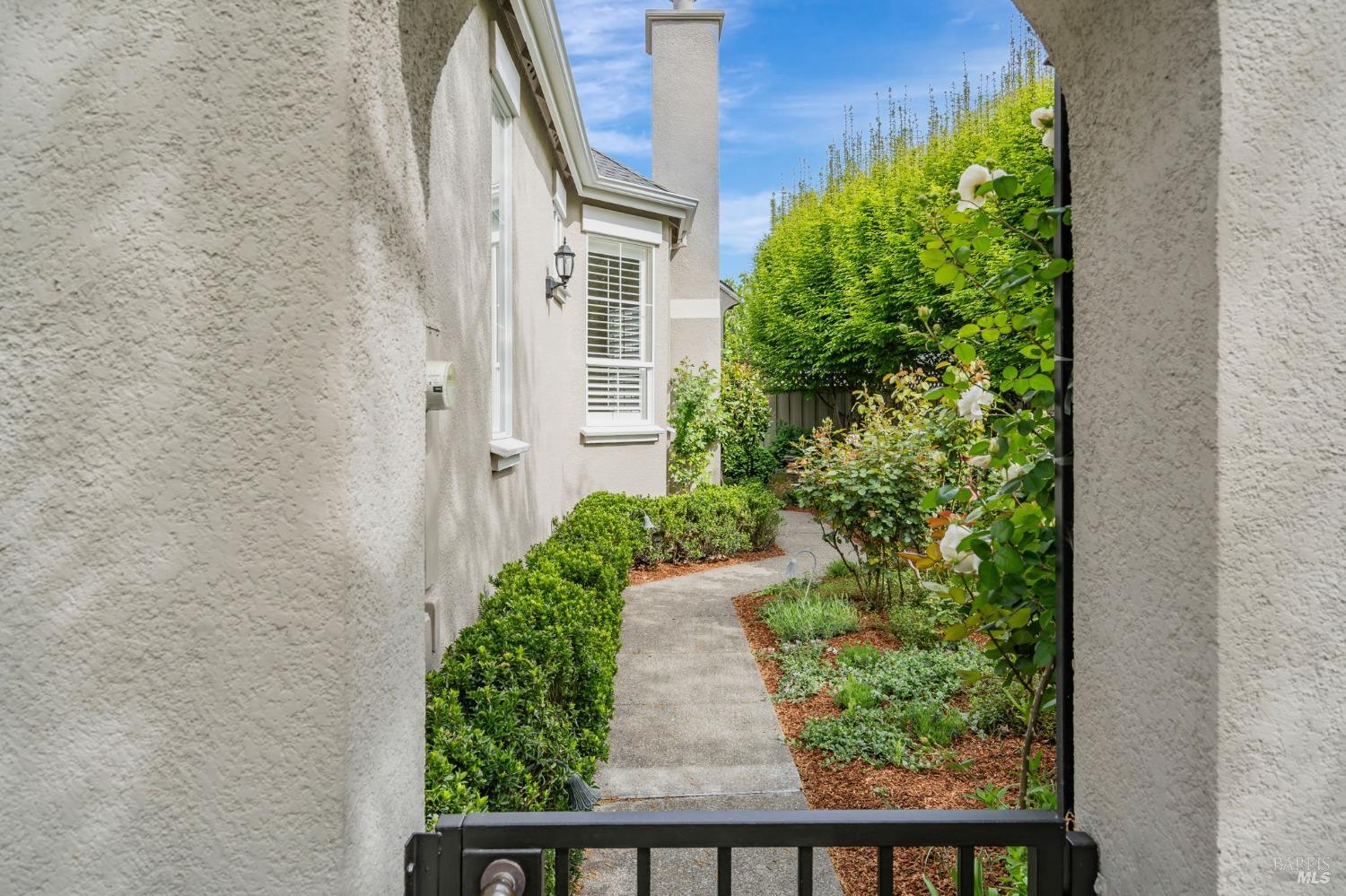 1816 Falcon Ridge Dr