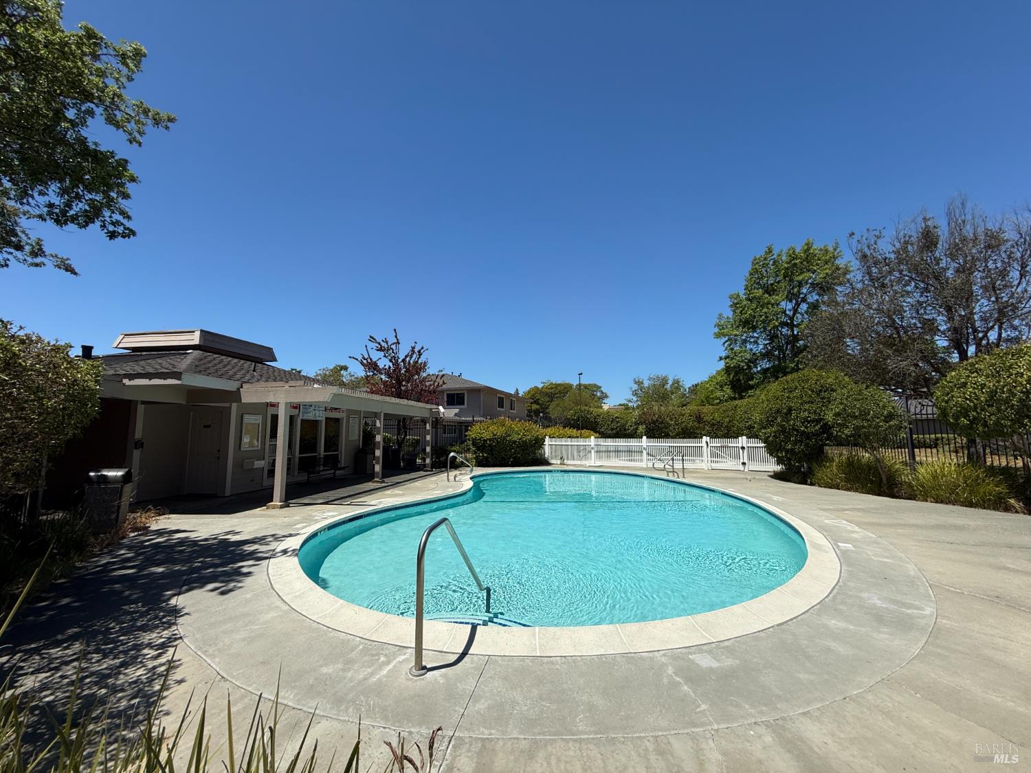 64 Los Padres Cir