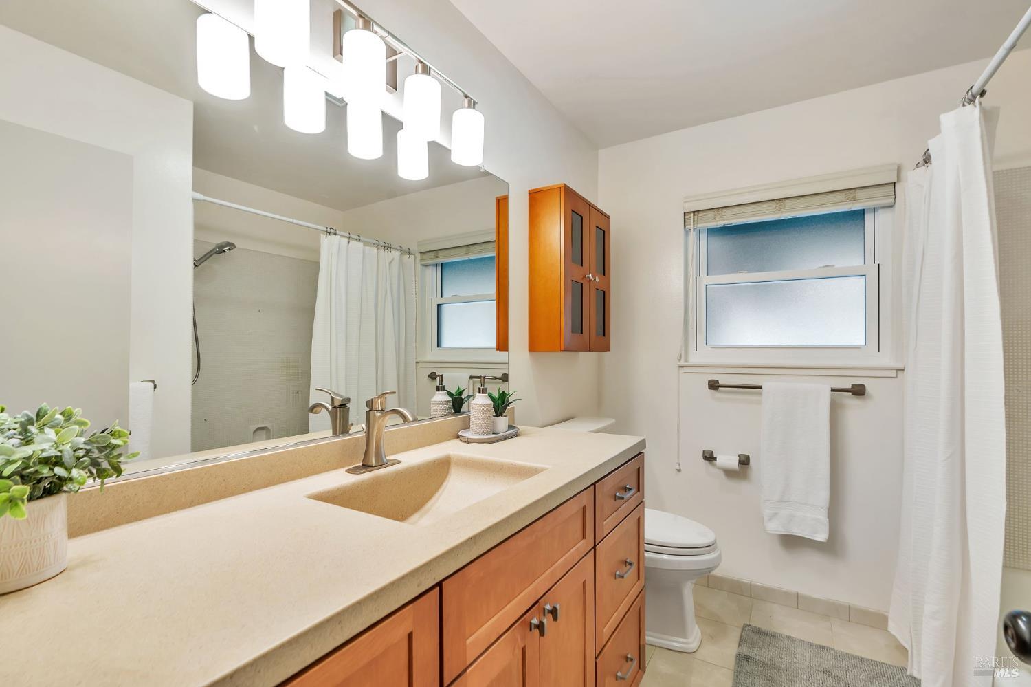 8 Riviera Pl