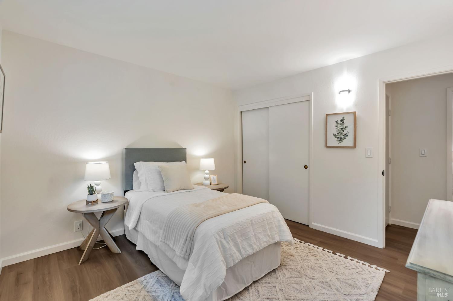 8 Riviera Pl