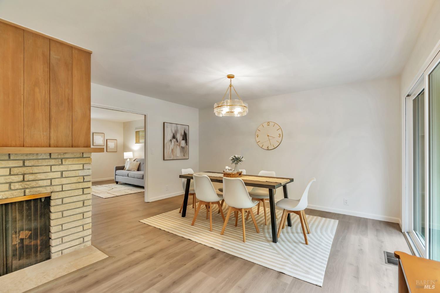 8 Riviera Pl
