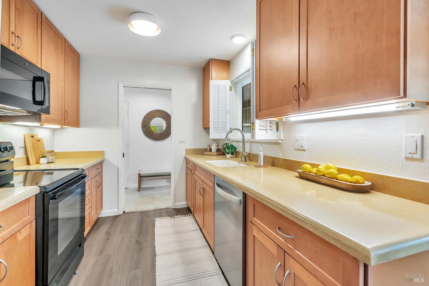 8 Riviera Pl