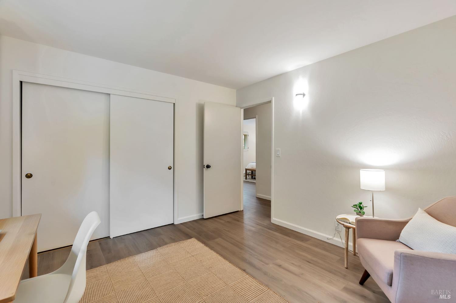 8 Riviera Pl