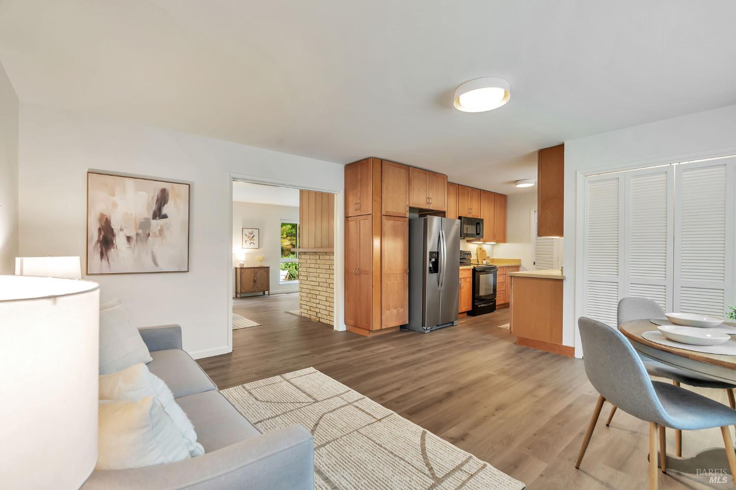 8 Riviera Pl