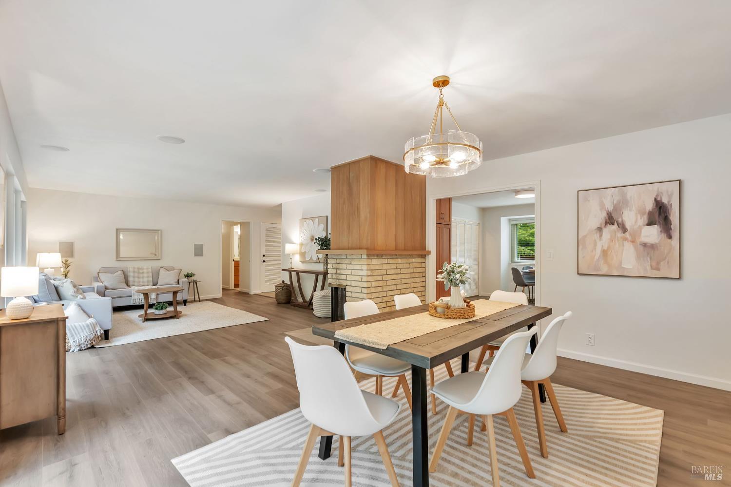 8 Riviera Pl