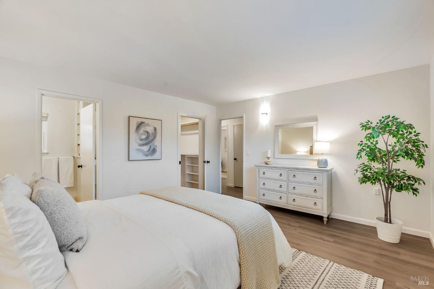 8 Riviera Pl