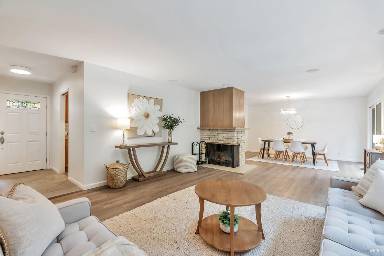 8 Riviera Pl