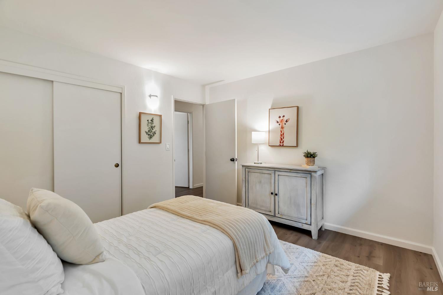 8 Riviera Pl
