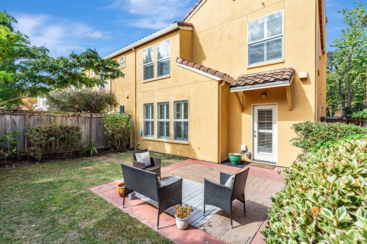 27 Arnold Dr