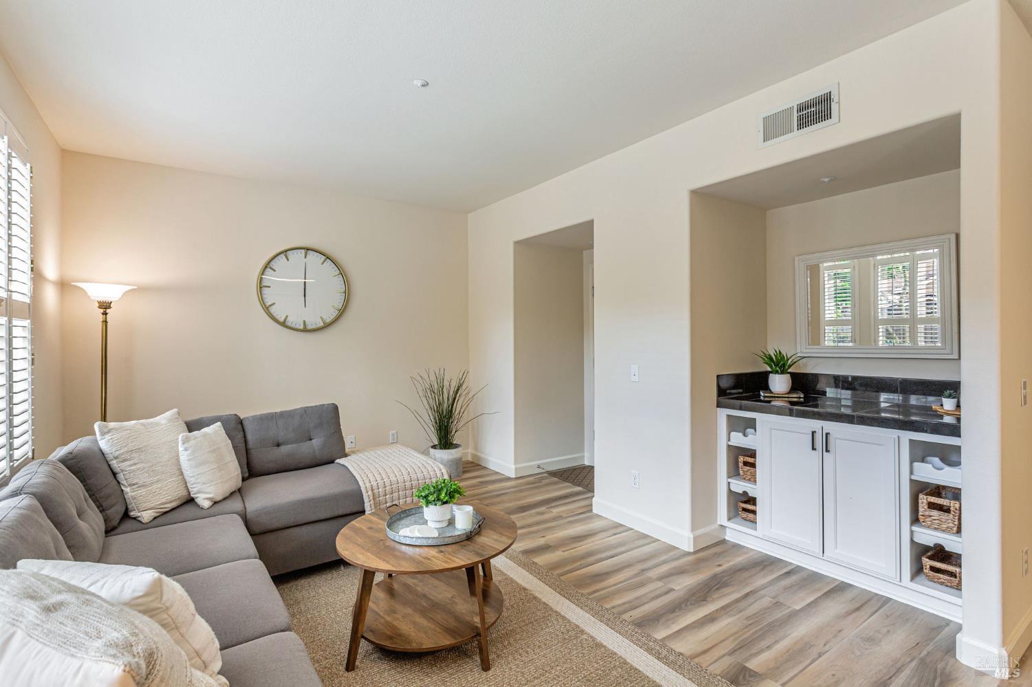 27 Arnold Dr