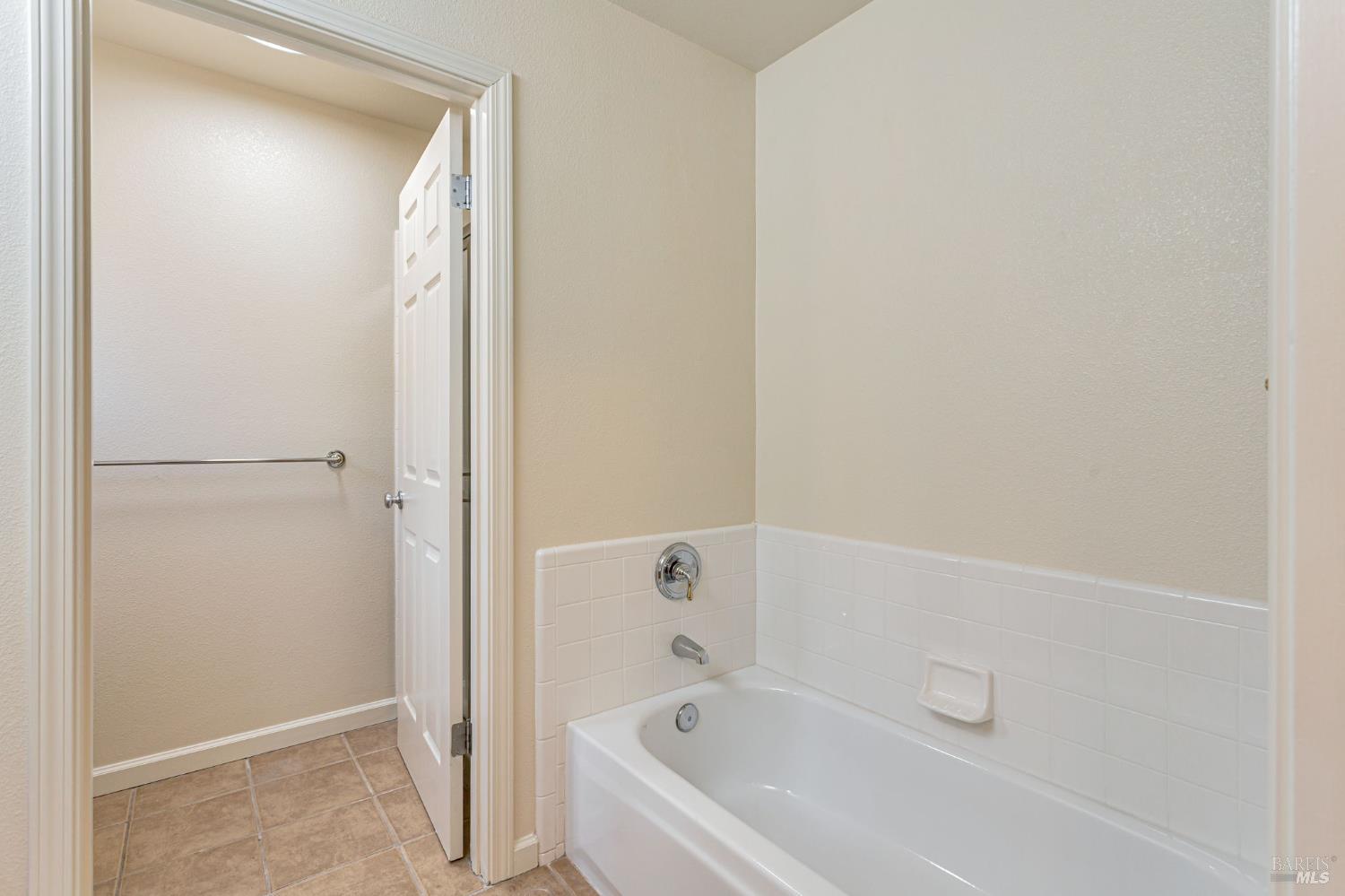 27 Arnold Dr