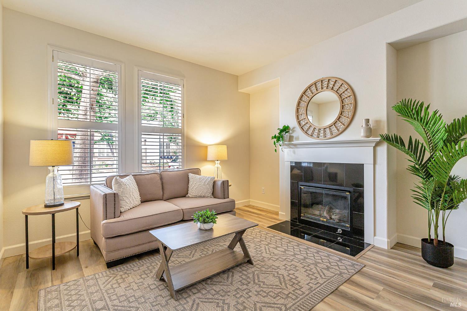 27 Arnold Dr