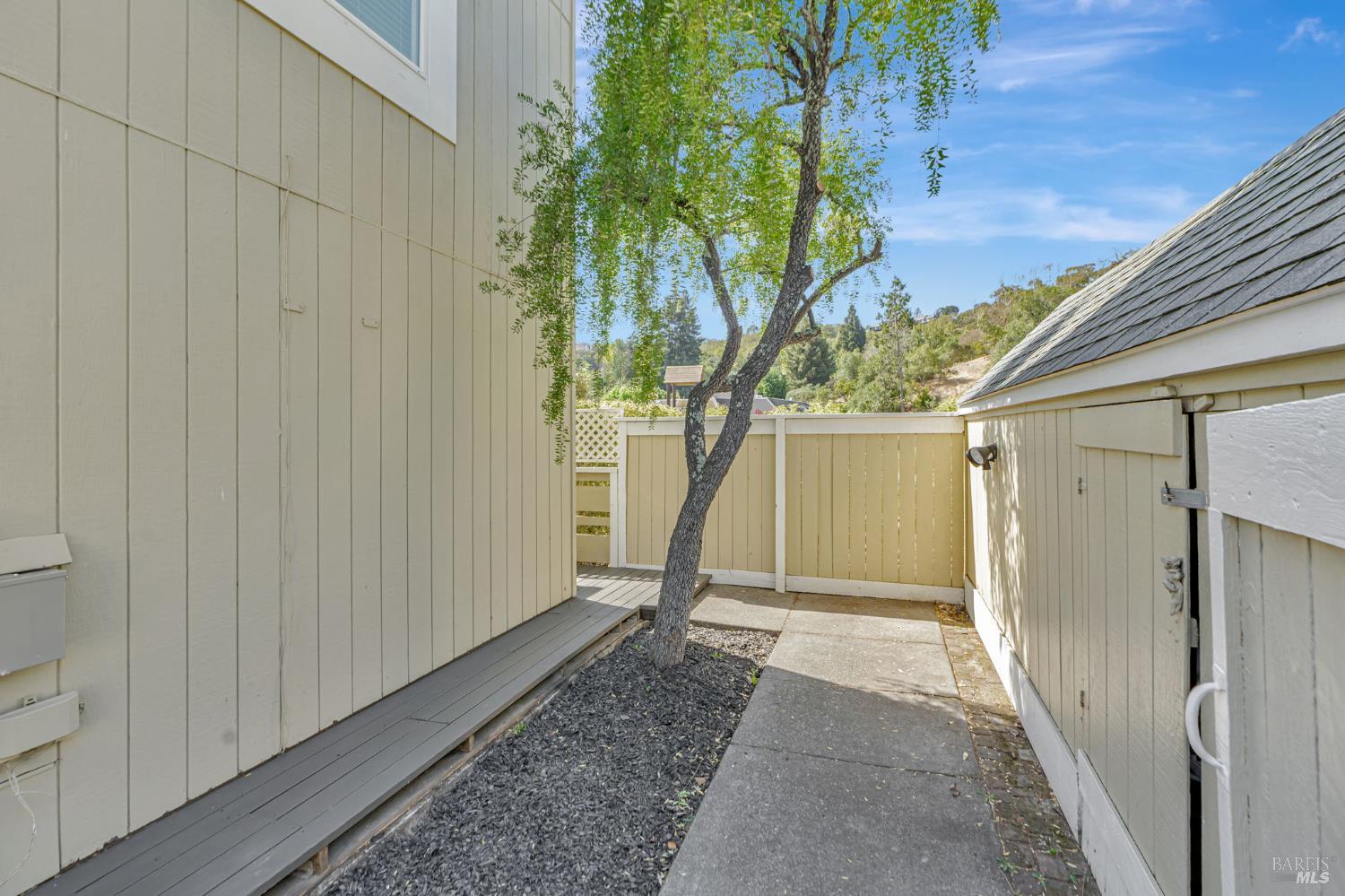 2589 Topaz Dr
