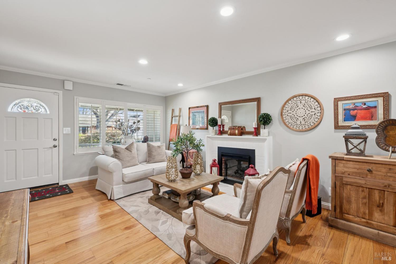 311 Las Flores Avenue