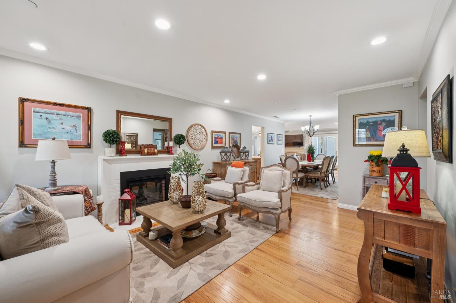 311 Las Flores Avenue