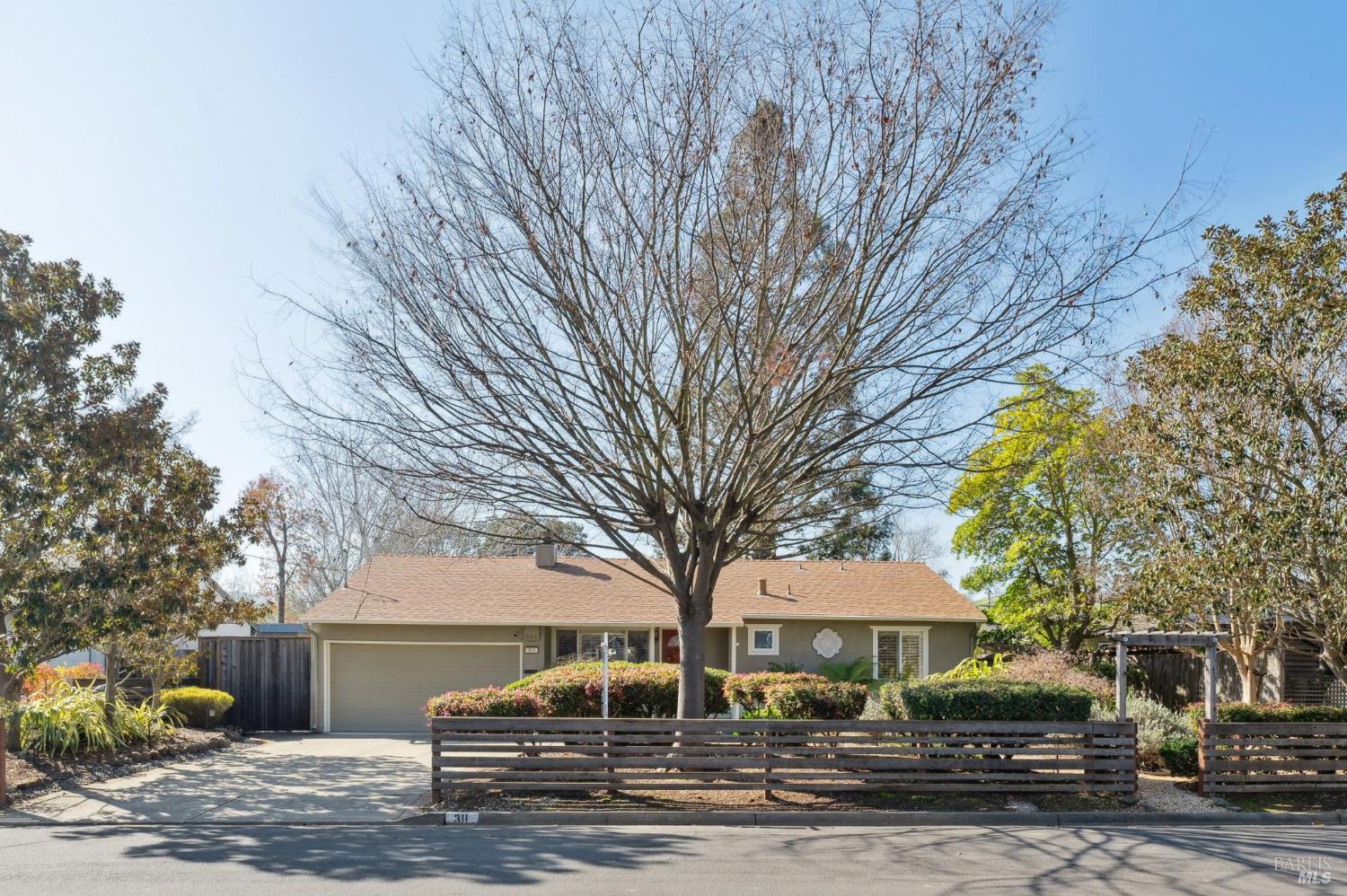 311 Las Flores Avenue