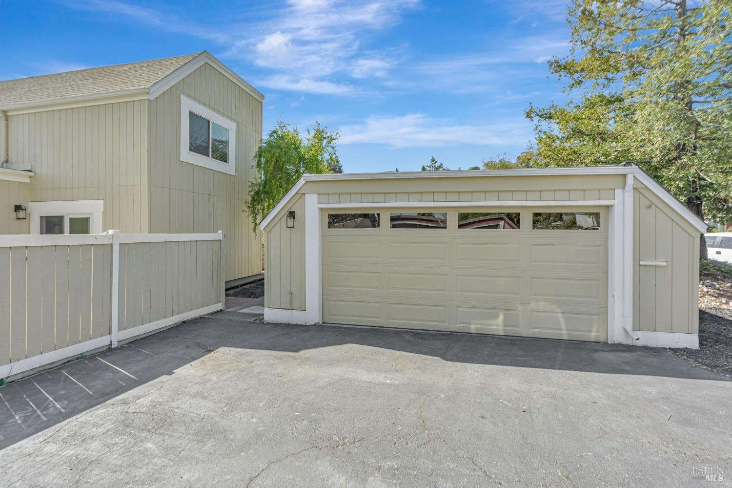 2589 Topaz Drive