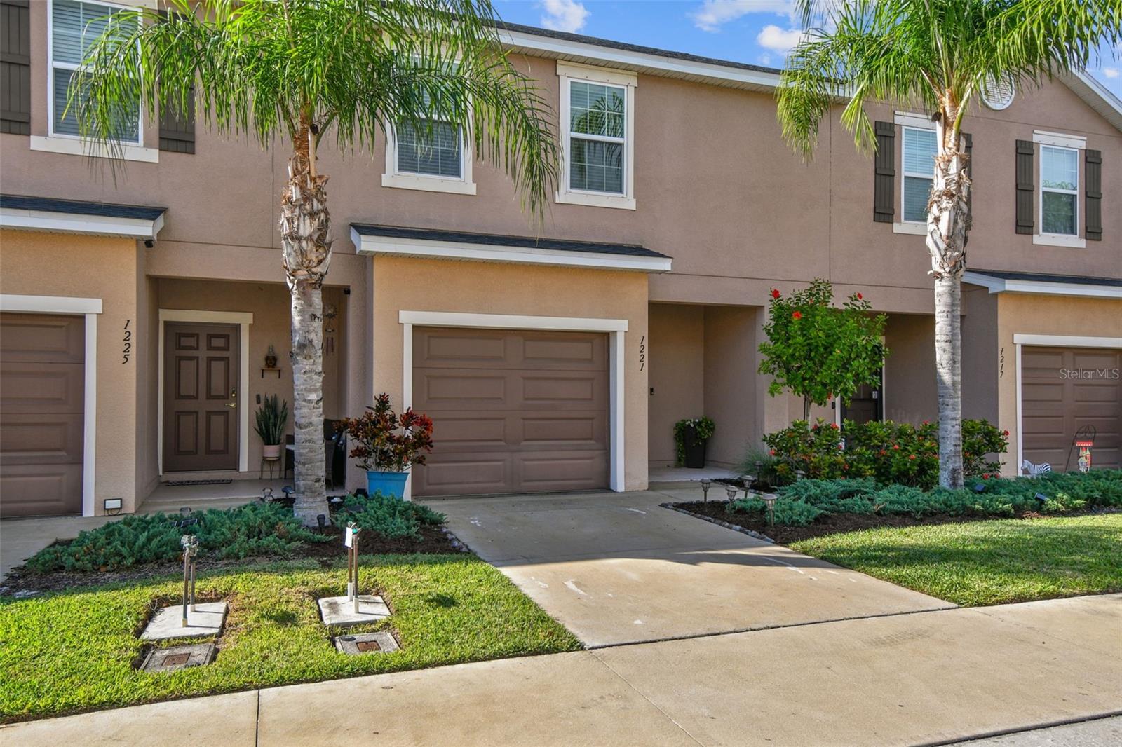 1221 GRANTHAM DR