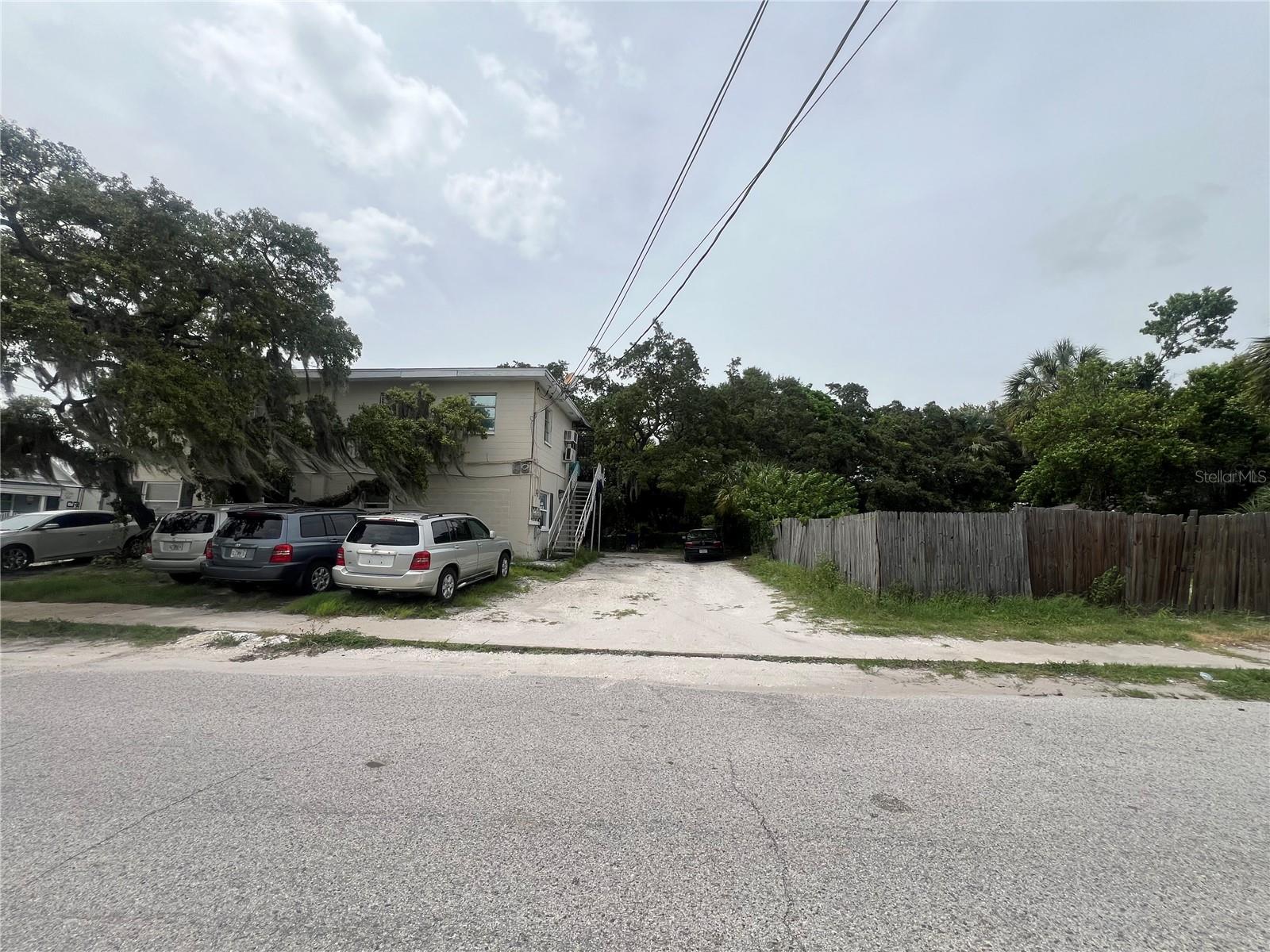 2901 N ALBANY AVE