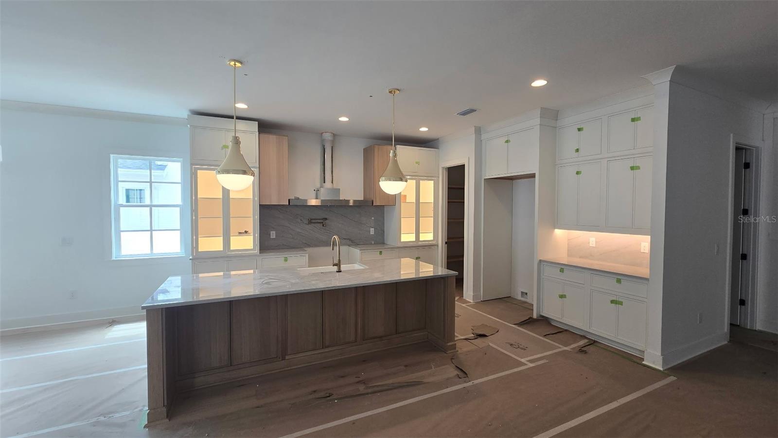 320 W PARK AVE