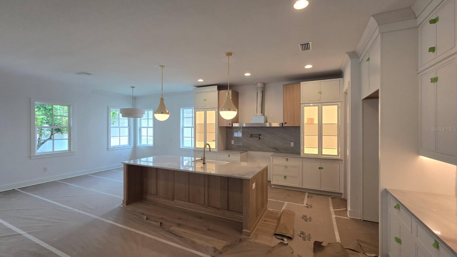 320 W PARK AVE
