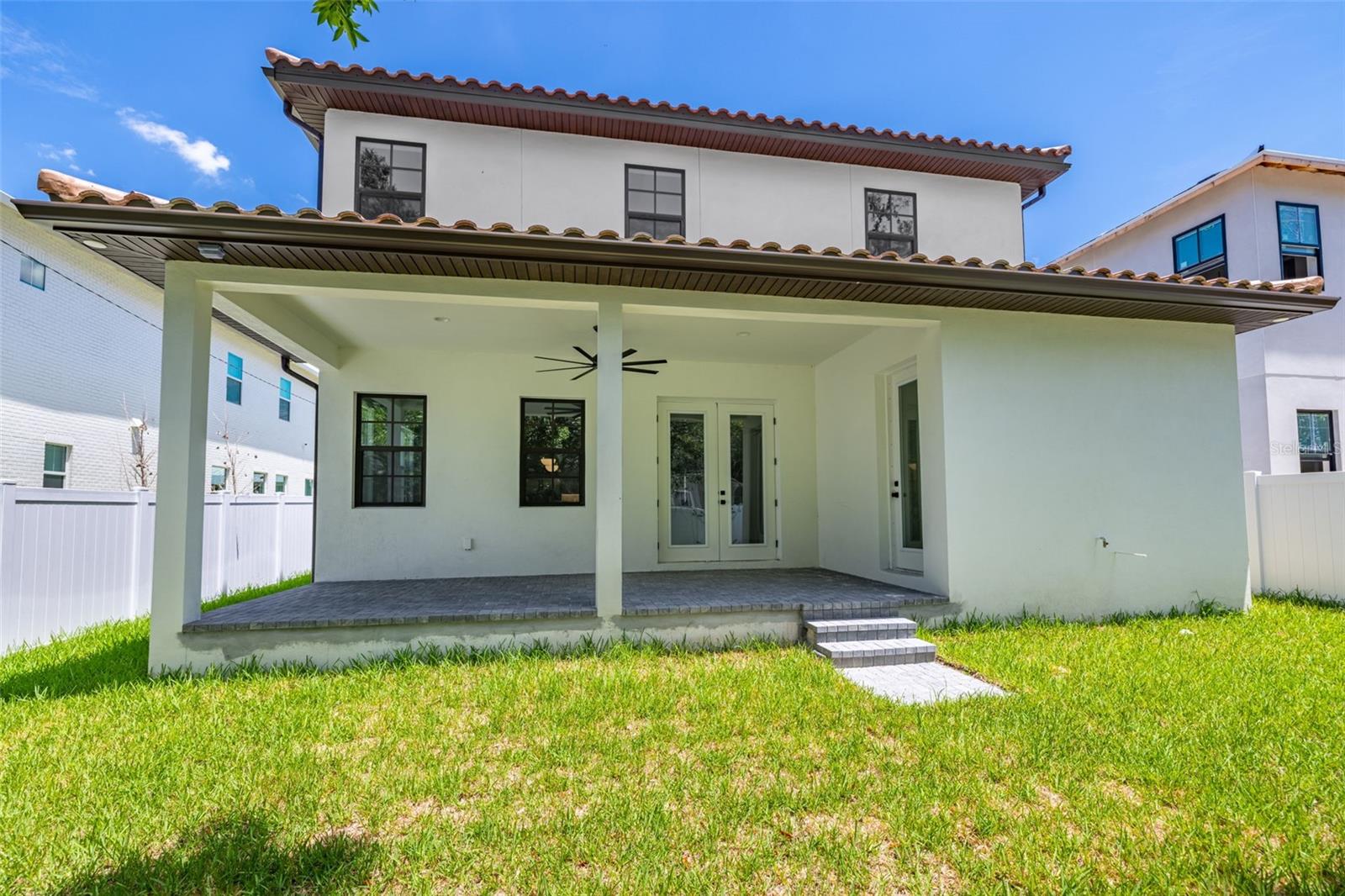 320 W PARK AVE