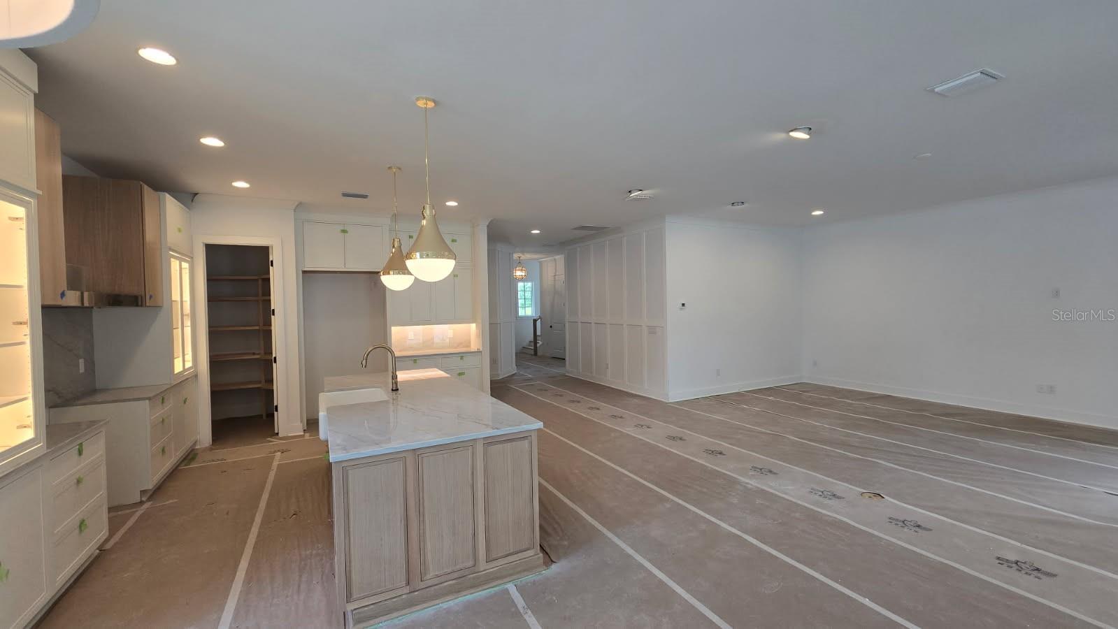 320 W PARK AVE