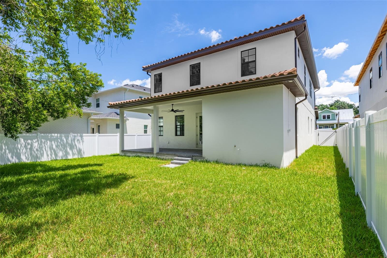 320 W PARK AVE