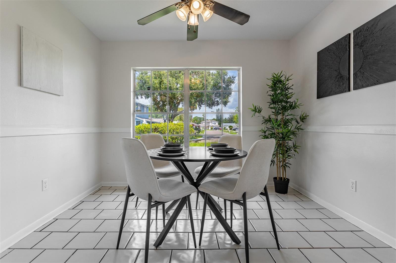 1635 PALM LEAF DR