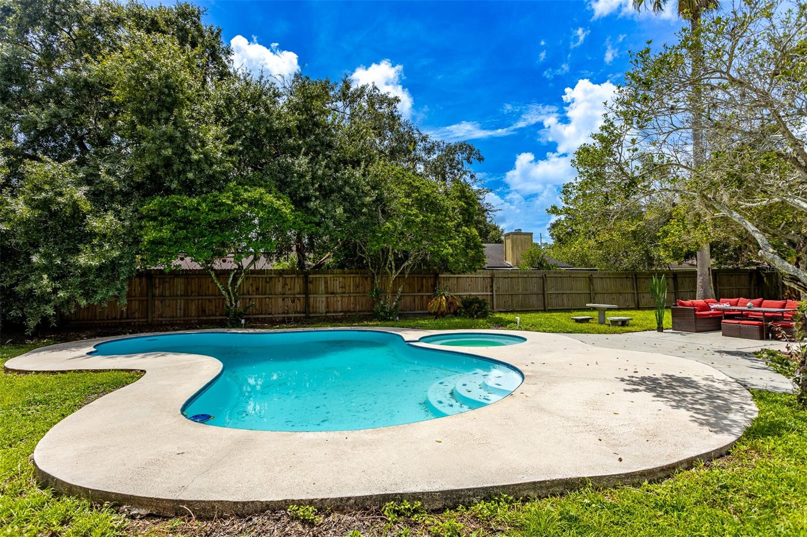 1635 PALM LEAF DR