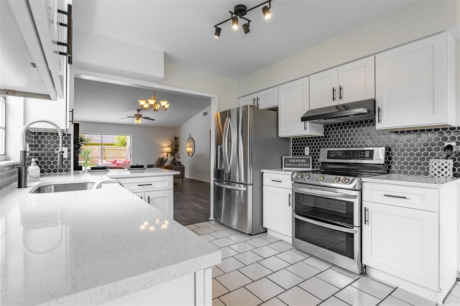 1635 PALM LEAF DR