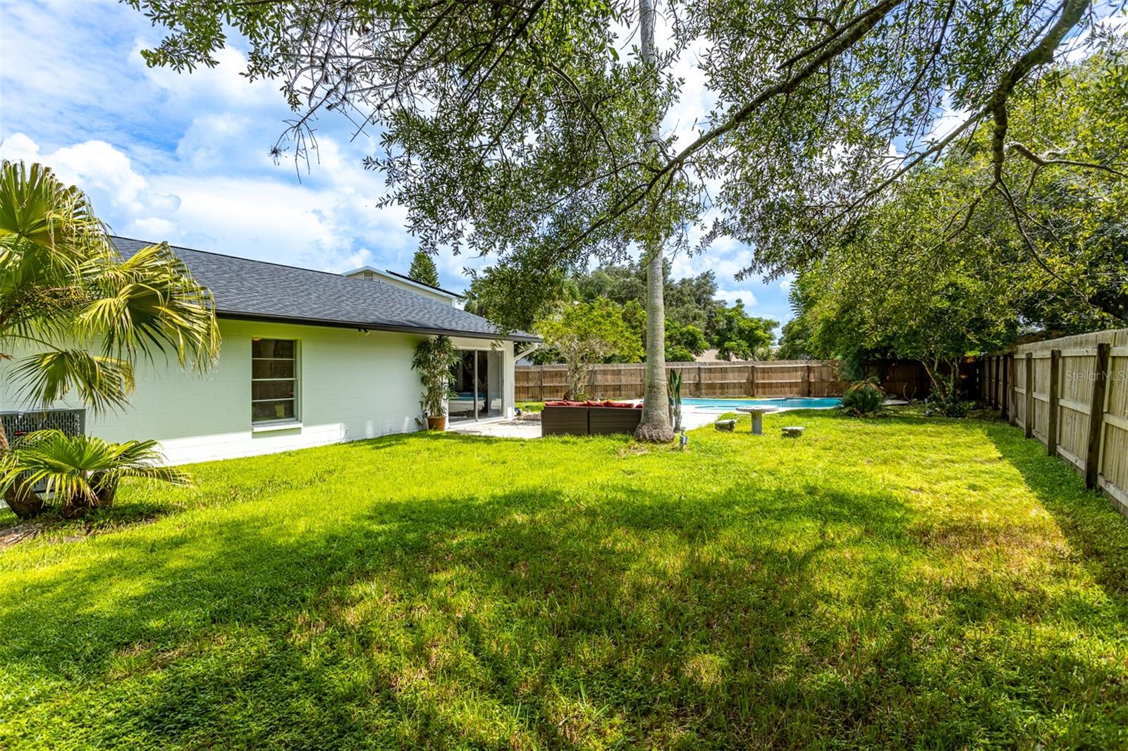 1635 PALM LEAF DR