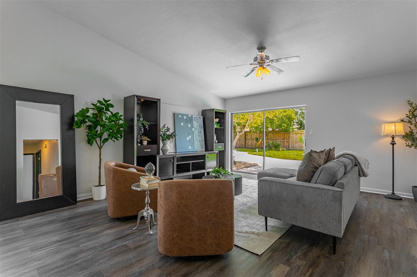 1635 PALM LEAF DR