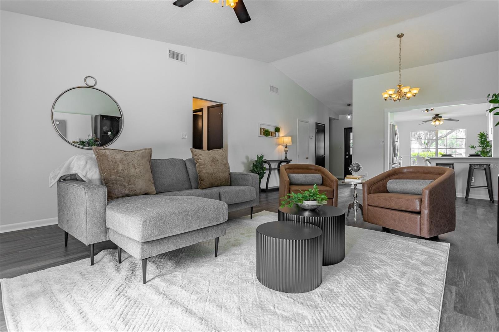 1635 PALM LEAF DR