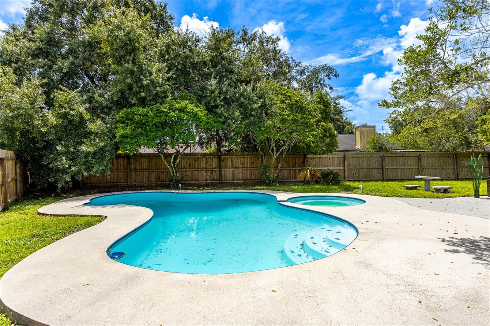 1635 PALM LEAF DR