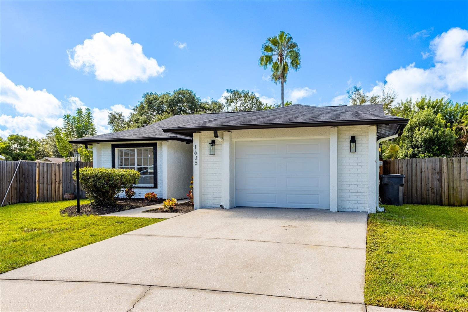 1635 PALM LEAF DR