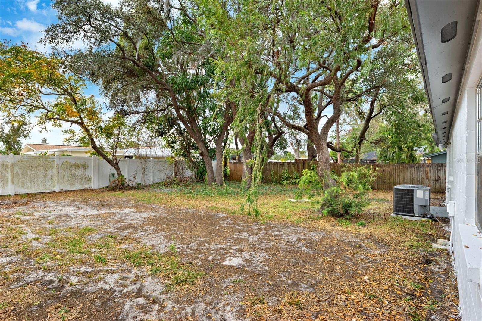 8255 GREENLEAF CIR