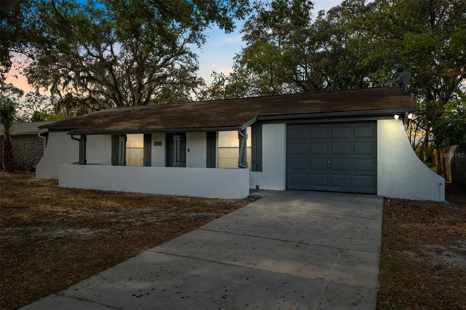 8255 GREENLEAF CIR