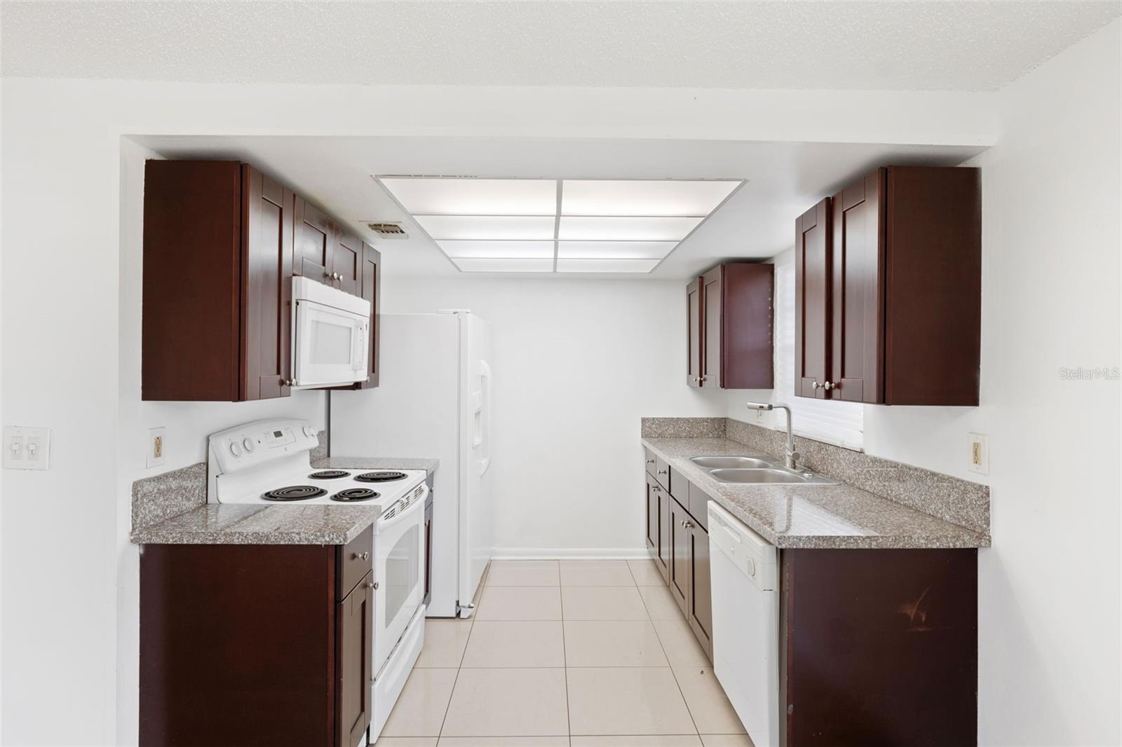 8255 GREENLEAF CIR