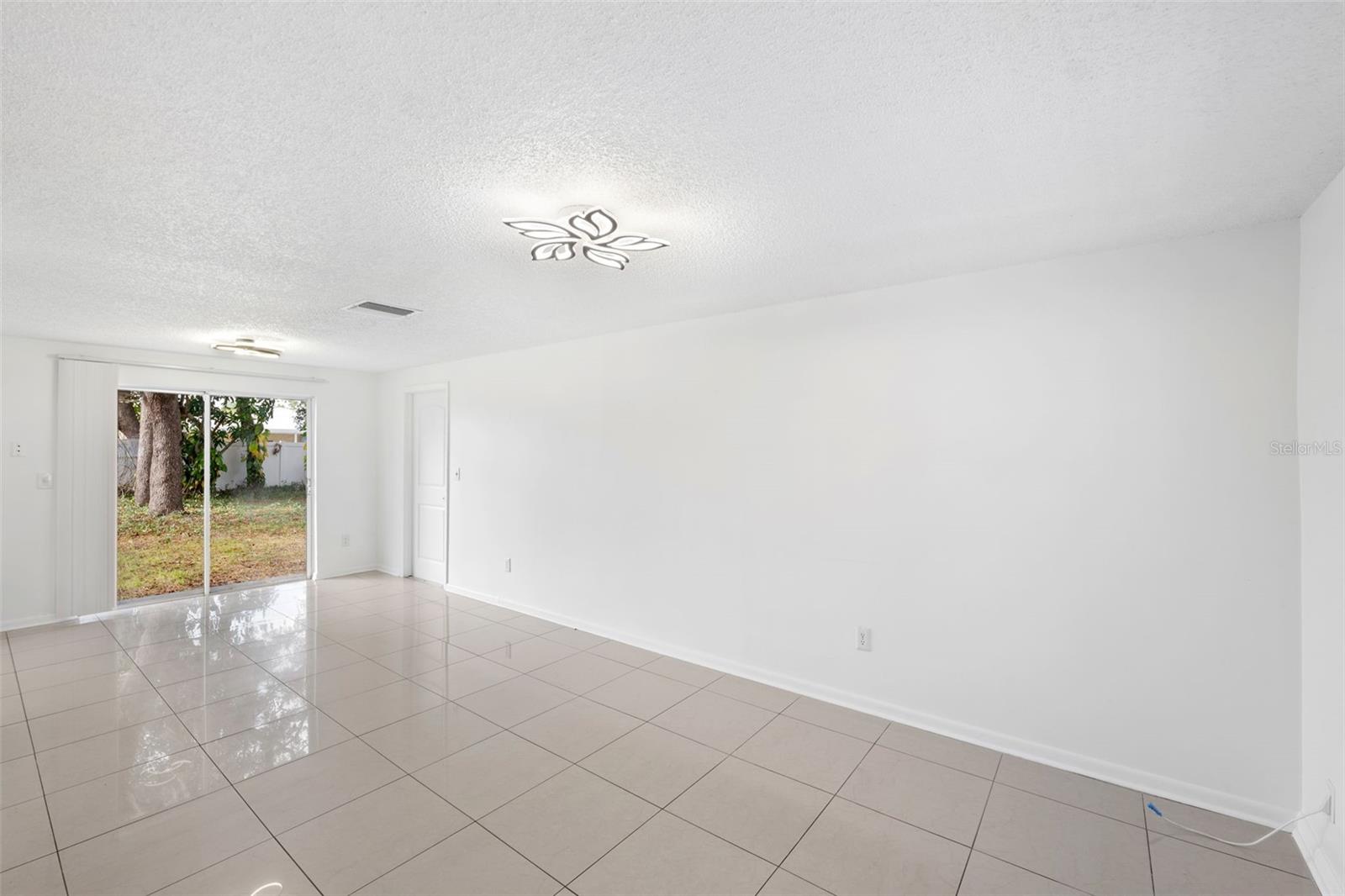 8255 GREENLEAF CIR