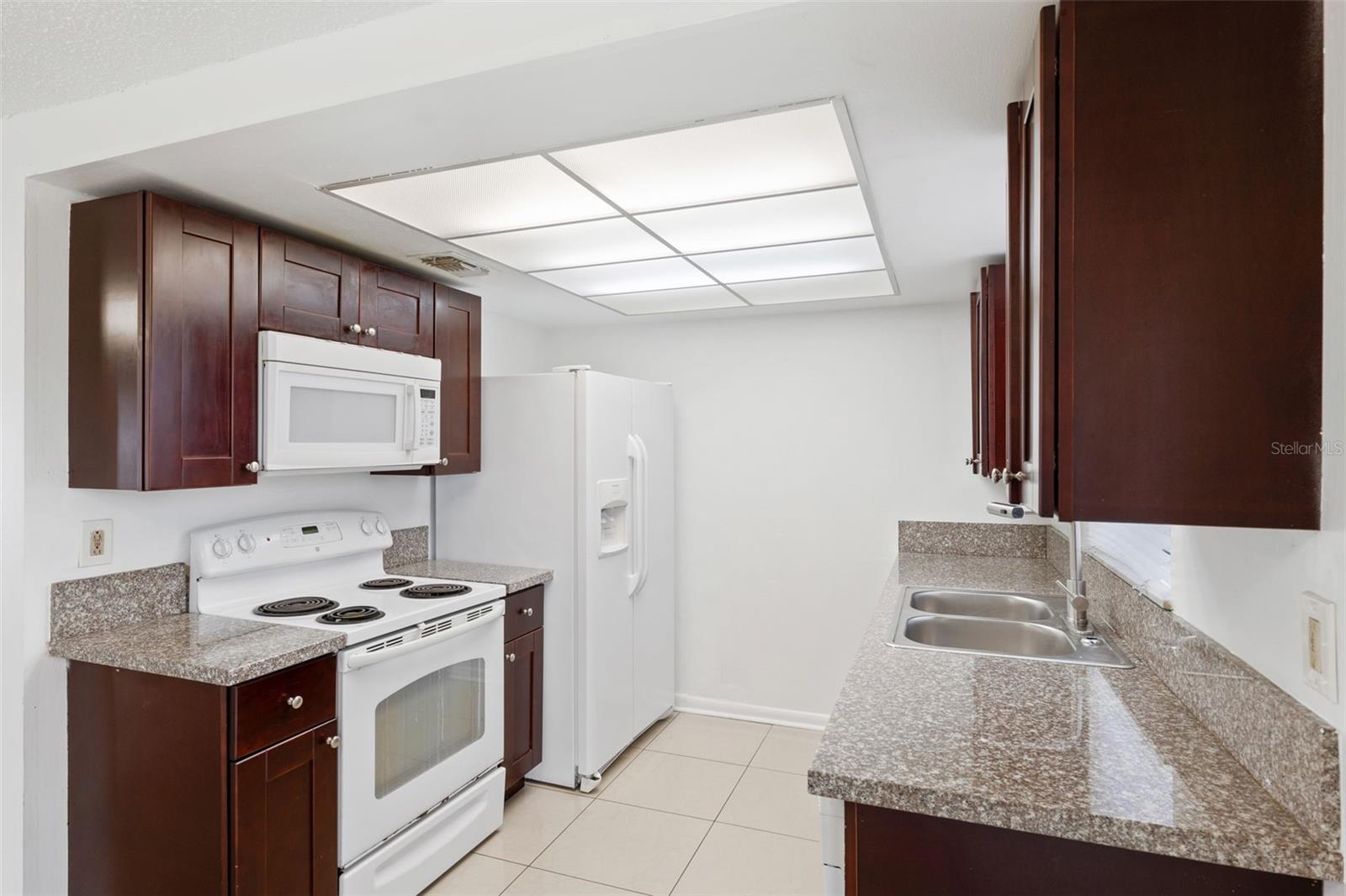 8255 GREENLEAF CIR