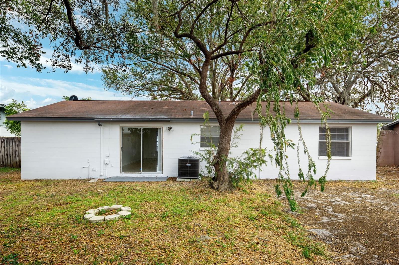 8255 GREENLEAF CIR