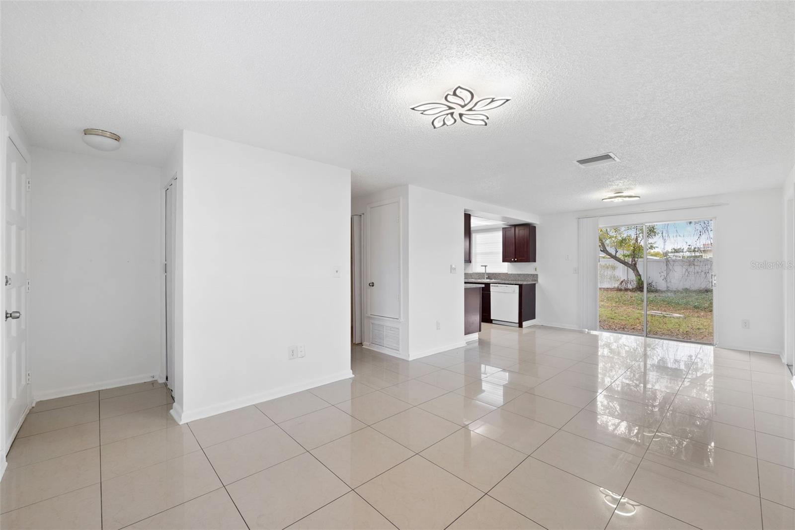 8255 GREENLEAF CIR
