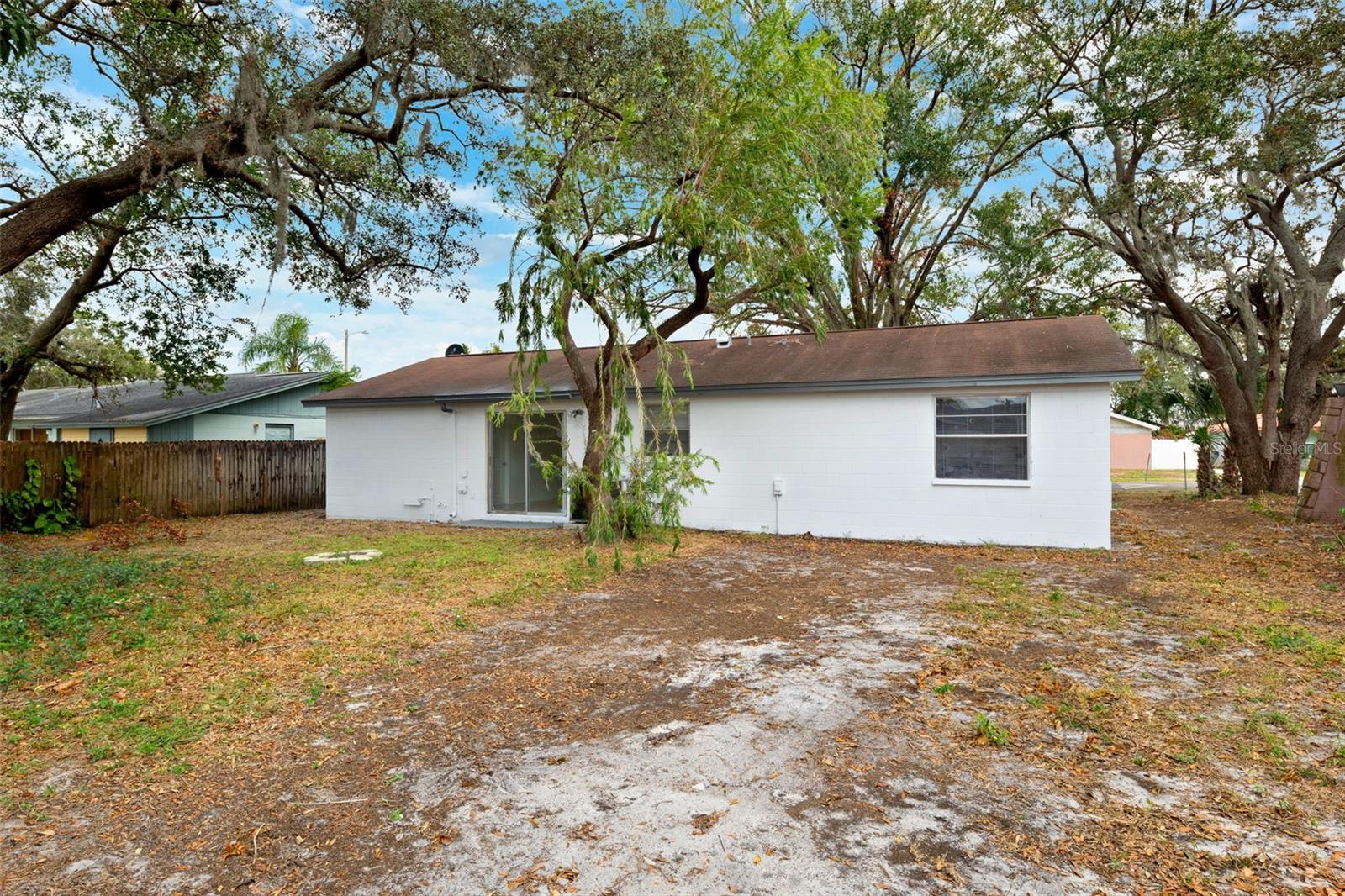 8255 GREENLEAF CIR