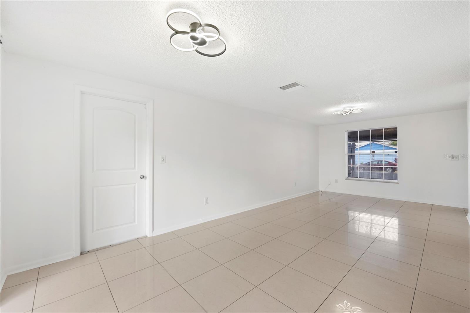 8255 GREENLEAF CIR