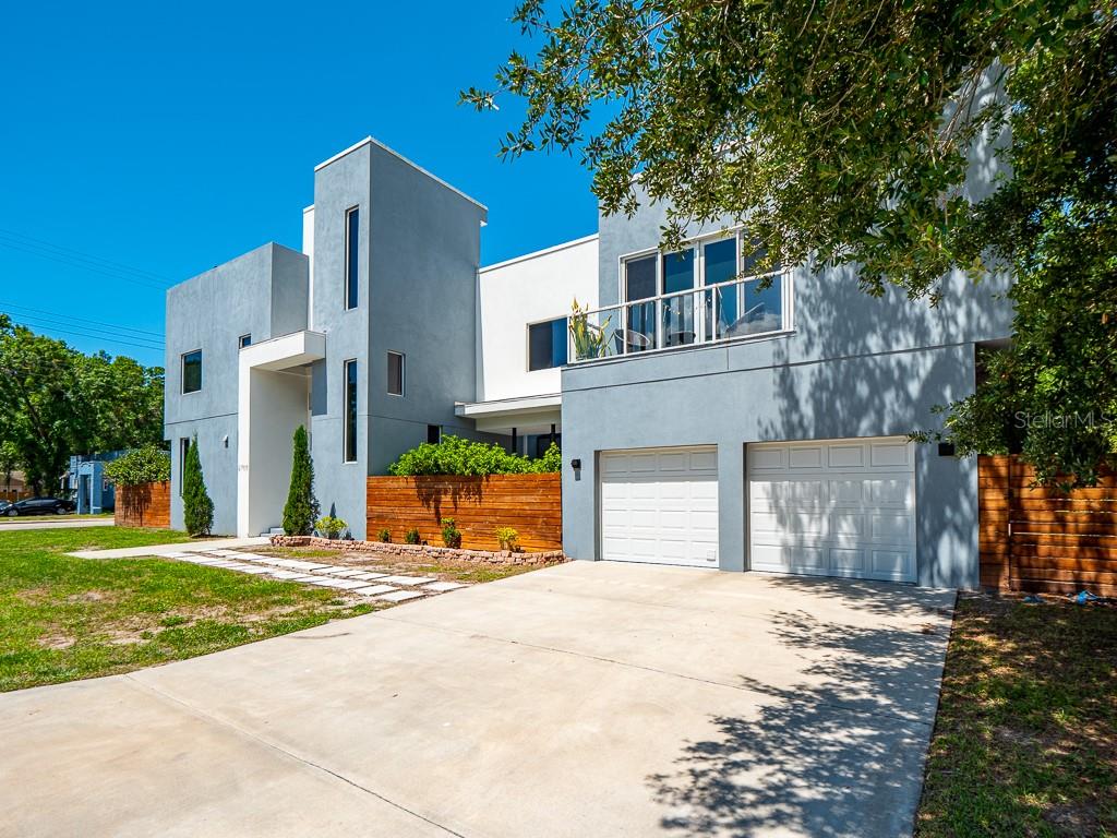 2700 N MYRTLE AVE