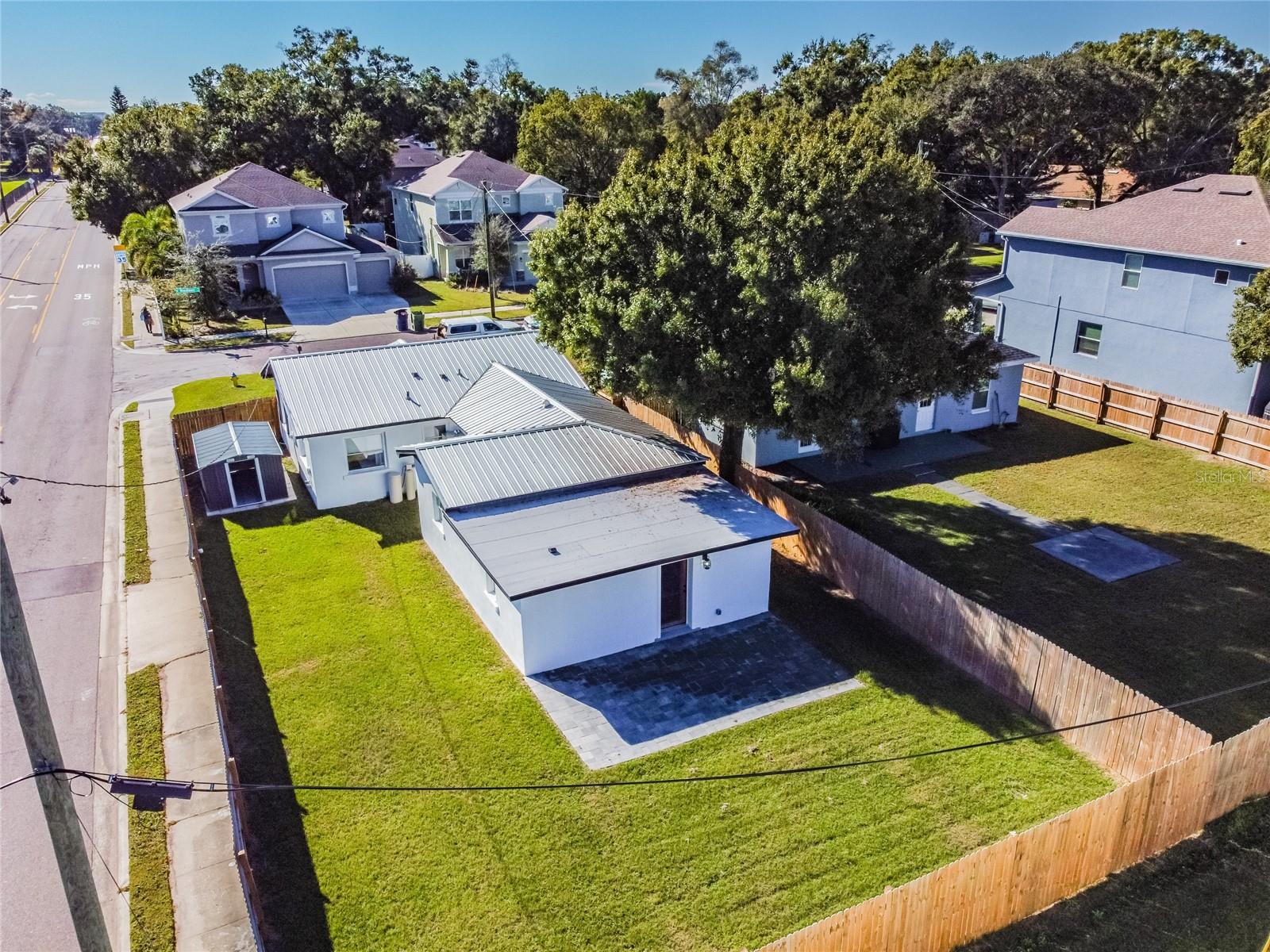 701 W WOODLAWN AVE