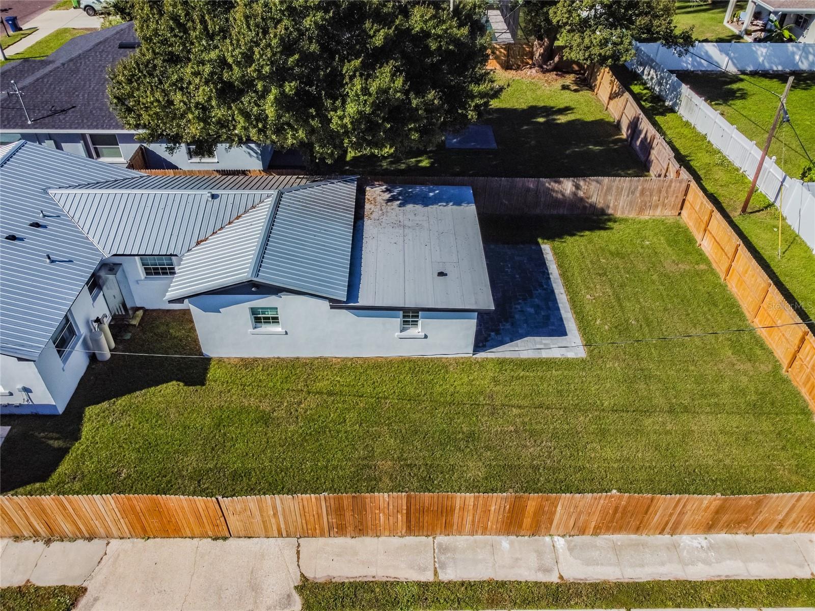 701 W WOODLAWN AVE
