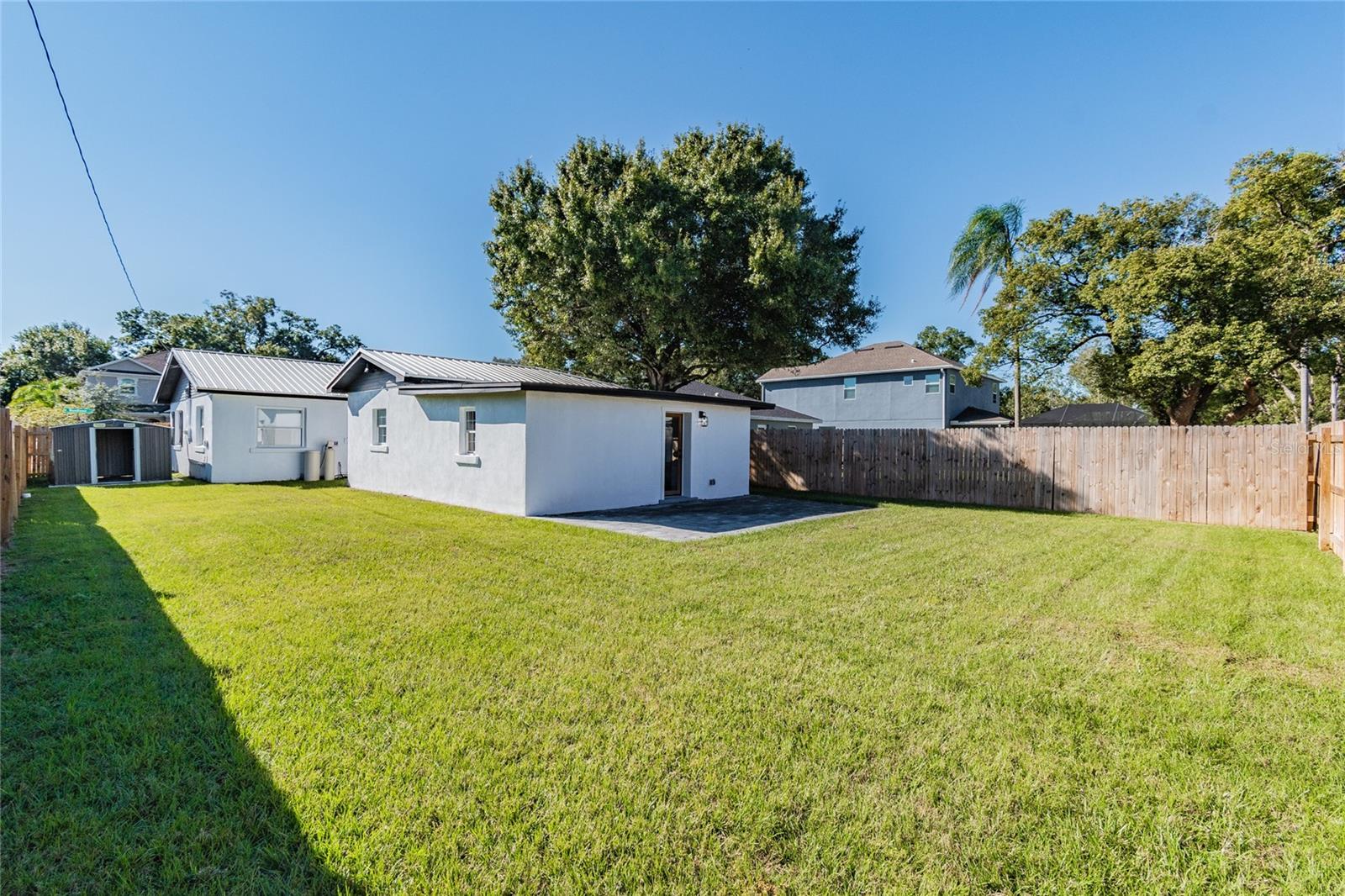 701 W WOODLAWN AVE